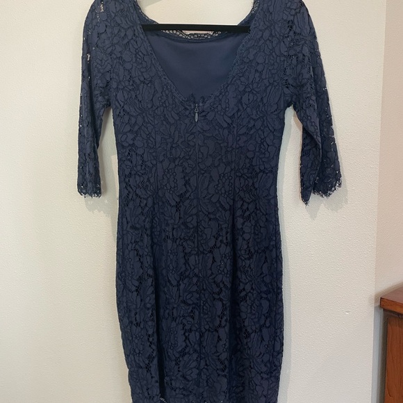 Navy lace bodycon dress - Picture 2 of 3